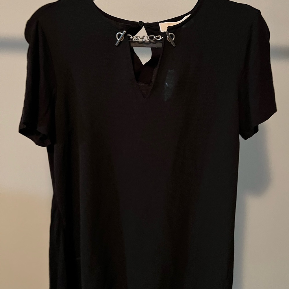 Black T-shirt blouse with chained keyhole